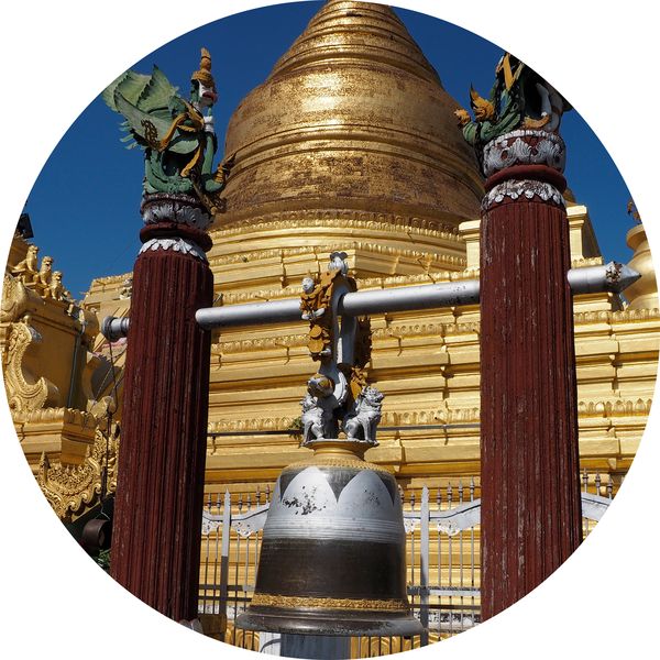 bel voor stoepa, Mandalay • Myanmar